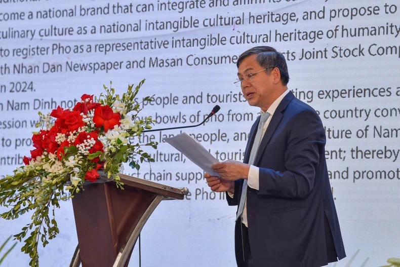 Chủ tịch Ủy ban nhân dân tỉnh Nam Định Trần Lê Đoài phát biểu khai mạc.