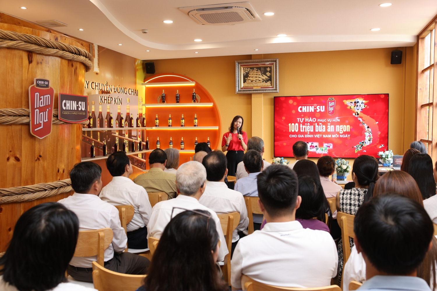 ba dinh hong van giam doc thuong hieu cap cao nganh hang gia vi chia se ve cau chuyen cac thuong hieu den voi 100 trieu nguoi tieu dung viet va vuon ra the gioi 1 10062007