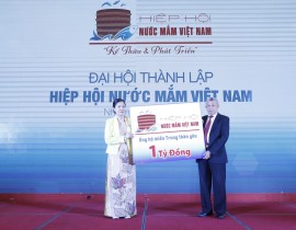 Hiệp hội Nước mắm Việt Nam trao tặng 1 tỷ đồng ủng hộ đồng bào miền Trung