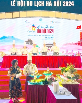 Phó Chi hội trưởng Chi hội Nước mắm tỉnh Nam Định đã tham gia quảng diễn ẩm thực tại Lễ hội Du lịch Hà Nội 2024 với chủ đề “Thăng Long - Hà Nội, Thủ đô quyến rũ”.