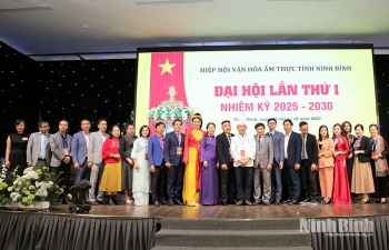 Bà Lê thị Thiết, phó chi hội trưởng chi hội Nước mắm  Nam Định được bầu chủ tịch Hiệp hội Văn hóa ẩm thực tỉnh Ninh Bình
