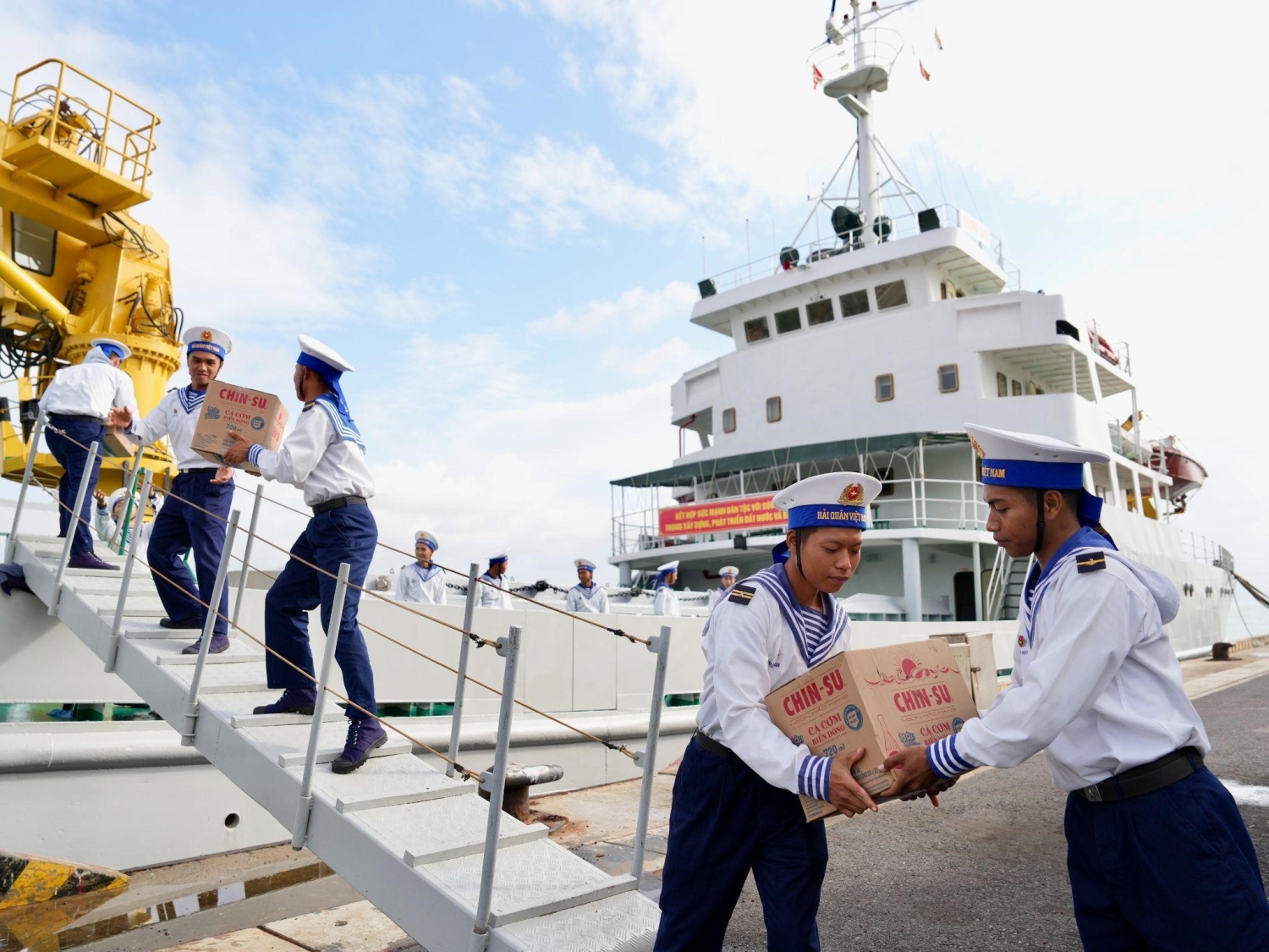 tet ve tren bien dong tron ven am ap tinh quan dan 4 5628 6893