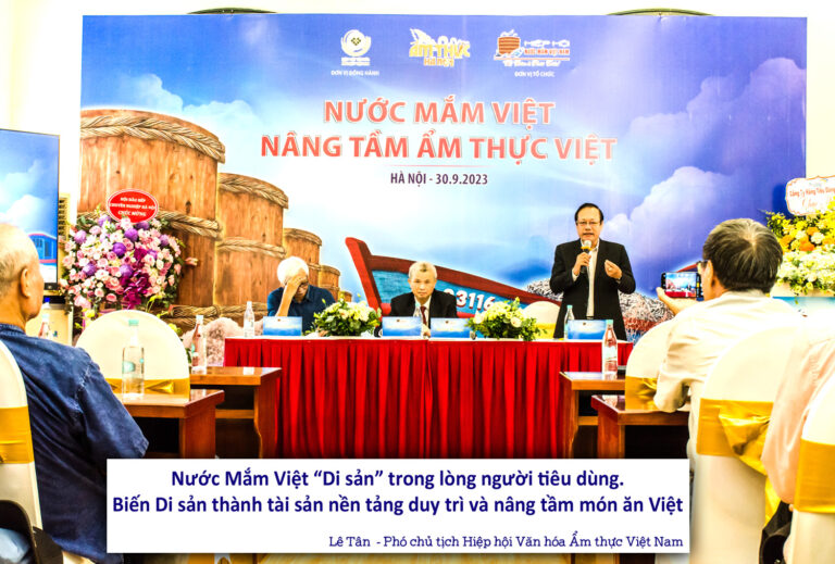 Nhà nghiên cứu văn hóa ẩm thực Lê Tân, Phó Chủ tịch Hiệp hội Văn hóa ẩm thực Việt Nam.