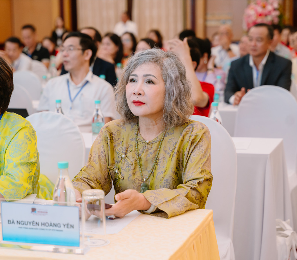 hoang yen 2