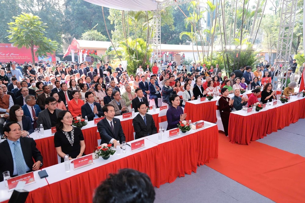 Lãnh đạo Hiệp hội Nước mắm Việt Nam tham dự Liên hoan Văn hoá ẩm thực Quốc tế 2025 chung sức giúp đỡ đồng bào miền Trung ảnh 1