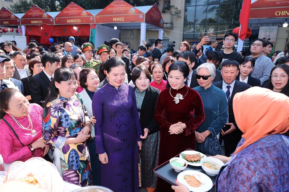 Lãnh đạo Hiệp hội Nước mắm Việt Nam tham dự Liên hoan Văn hoá ẩm thực Quốc tế 2025 chung sức giúp đỡ đồng bào miền Trung ảnh 5